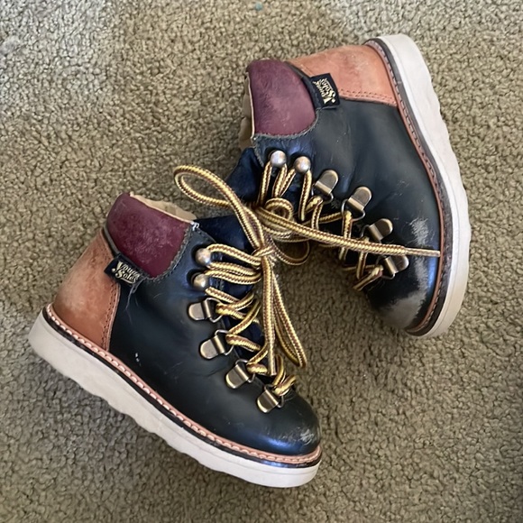 Young soles boots - Picture 2 of 5